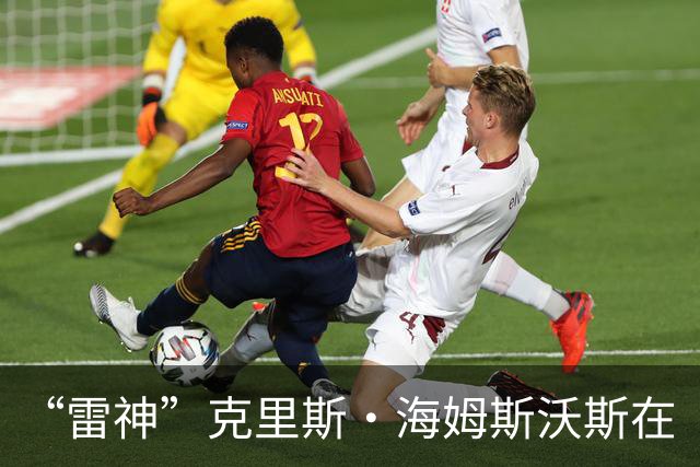 “雷神”克里斯·海姆斯沃斯在《惊天营救3》拍摄现场欢迎泰拳明星罗唐